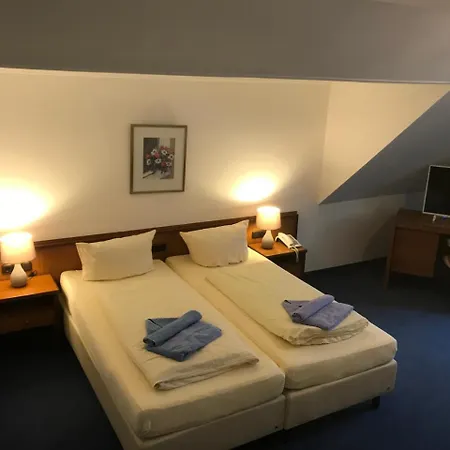 Отель Kaiserhof Любек